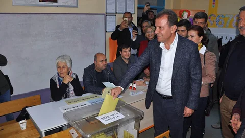 Seçer Ailesi Akkent’te Oy Kullandı