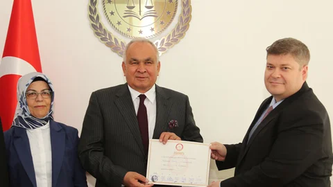 Cumhur İttifakı Erdemli Belediye Başkanı Adayı Mükerrem Tollu Mazbatasını Aldı