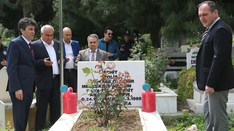 Erdemli Belediye Başkanı Tollu’dan Anlamlı Haftada Şehitlik Ziyareti