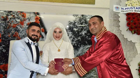 Toroslar Belediye Başkanı Yılmaz, İlk Nikahını Kıydı
