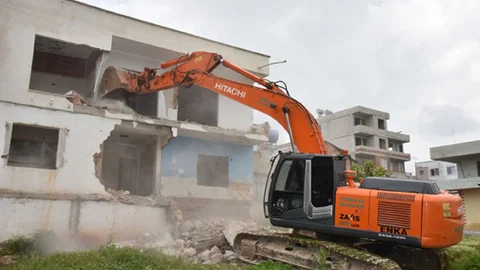 Yıkım Çalışmaları Sürüyor