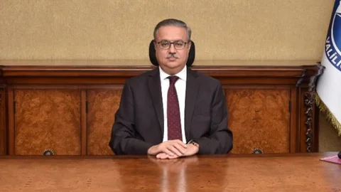 Vali Su'da, Kutlama Mesajı