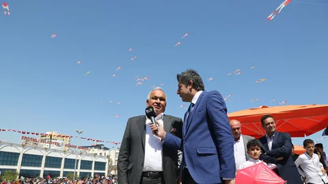 Mersin Erdemli Semaları Al Bayrakla Süslendi