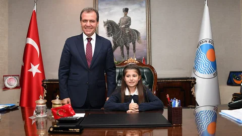 Başkan Seçer, Koltuğu Minik Öğrenciye Devretti