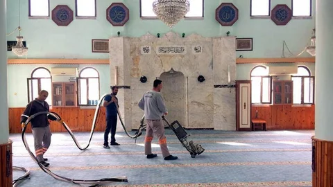 Akdeniz Belediyesi’nin İbadethane ve Okullara Desteği Sürüyor