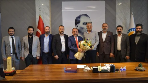 ASKON Mersin Şube Başkanı Hasan Arslan Mezitli Belediye Başkanı Neşet Tarhan’ı Ziyaret etti