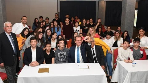 Büyükşehir Belediye Başkanı Seçer'den Öğrencilere Sürpriz Ziyaret