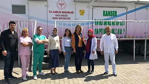 Suriyeli Kadınlara, “Pembe Tır’da Kanser Taramaları Yapılıyor