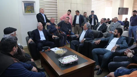 Akdeniz'de Çarşamba Günleri ‘Halk Günü’ İlan Edildi, Belediye Binası Önündeki Arama Noktası Kaldırıldı