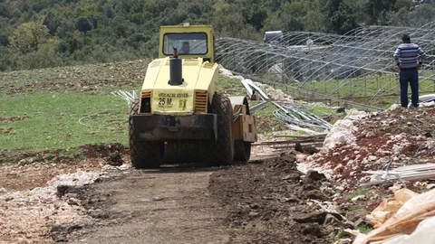 Erdemli Belediyesi, Tapureli Mahallesinde Stabilize Yol Çalışması Gerçekleştirdi