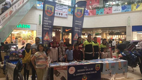 Jandarma ve Polis Standına Yoğun İlgi