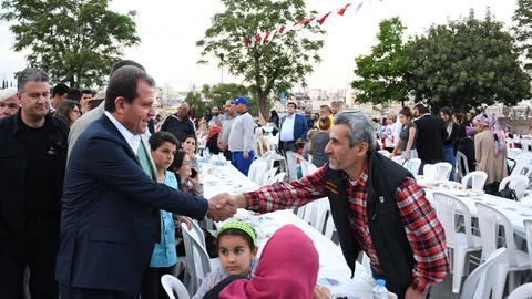 Başkan Seçer, Toroslar’da Kurulan İftar Sofrasında Vatandaşlar İle Bir Araya Geldi