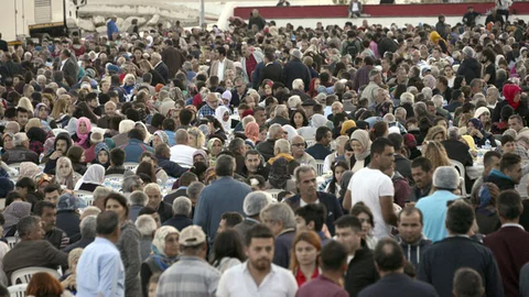 Bereketli İftar Sofraları Erdemli’de Kuruldu