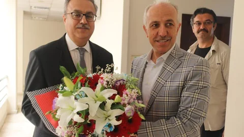 Mersin Valisi Su, Akdeniz Belediye Başkanı Gültak’ı Ziyaret Etti