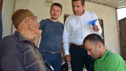 Gülnar'da Yaşlı Bakım Hizmetine Tüm Hızıyla Devam Ediliyor