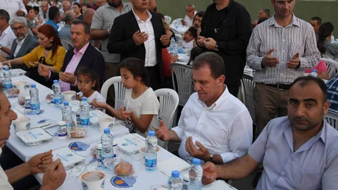 Başkan Seçer Kazanlı Halkı İle İftar Yaptı