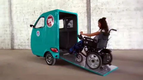 Akdeniz Belediye Başkanı Gültak, Engel Tanımayan Aracın Tanıtımına Katıldı