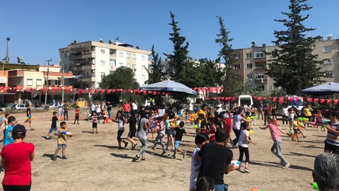 Mersin'de Gençlerin ‘Serinleten’ Eğlencesi
