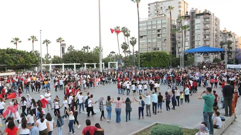 Belediye 19 Mayıs’ta Dünya’ya Açıldı