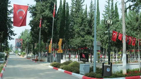 Mersin'de Camiler ve Mezarlıklar Ramazan Bayramına Hazırlanıyor