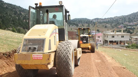 Toroslar’da Bahçe Yolları Hasata Hazırlanıyor