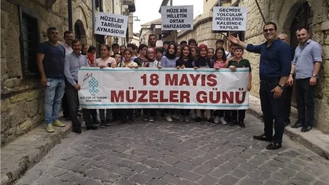 Tarsustaki Öğrencilere Gezi Sürprizi