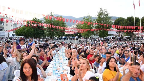 Binlerce Anamurlu Mersin Büyükşehir'in İftar Sofrasında Bir Araya Geldi