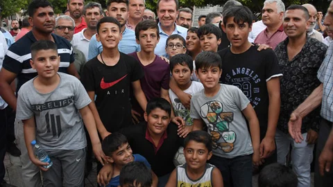 Çilek Mahallesi Başkan Seçer’i Sevgi Seli İle Karşıladı