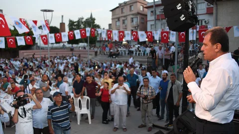 Başkan Seçer, Kadir Gecesi’nde İftarını Tarsus’ta Yaptı