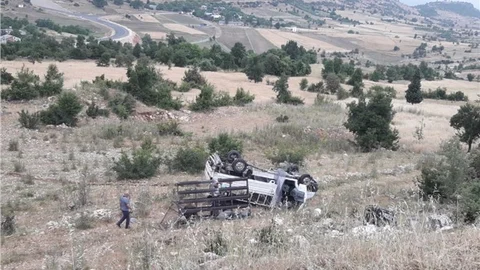 Araçta Bulunan 2 Kişi Ölümden Döndü
