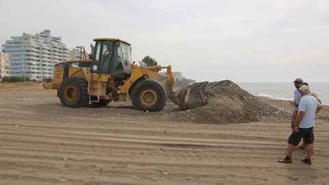 Erdemli’de Sahiller, Belediye’ile Yaza Hazır