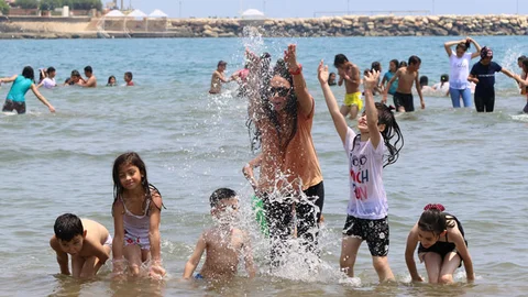 Çocuklar Hayatlarında İlk Defa Denize Girdi