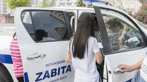 Mersin'de YKS’ya Geç Kalan Öğrencilerin İmdadına Zabıta Ekipleri Yetişti