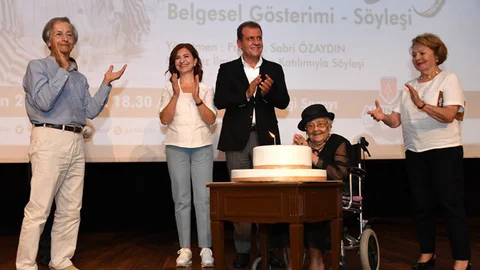 Mersin'de Muazzez İlmiye Çığ’ın 105. Yaşına Özel Kutlama