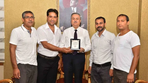 Vali Su Mersin Romanlar ve Müzisyenler Derneği’ni Kabul Etti