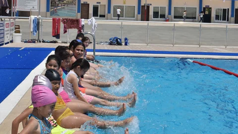 Toroslar’da Yüzme Kursları Yoğun İlgi Görüyor