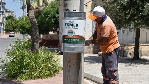 Mersin'de “Bayat Ekmekler Çöpe Değil, Kutuya”