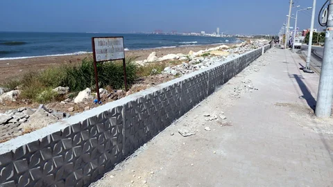 Karaduvar Sahili Baştan Sona Değişiyor