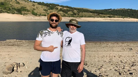 Dünya’nın bir ucunda Atatürk’lü Mezitli Belediyesi Tişörtü