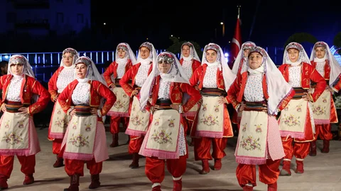 Başkan Yılmaz; "Halk Oyunları Kültürümüzün Önemli Bir Parçasıdır"