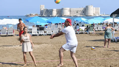Mersin'de Plajlar "Voleybol Turnuvası" İle Şenlendi!