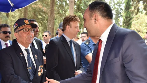 Toroslar Belediye Başkan Yılmaz’dan Şehitlik Ziyareti