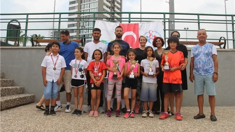 Toroslar’ın Tenis Öğrencileri Gelecek Vaat Ediyor