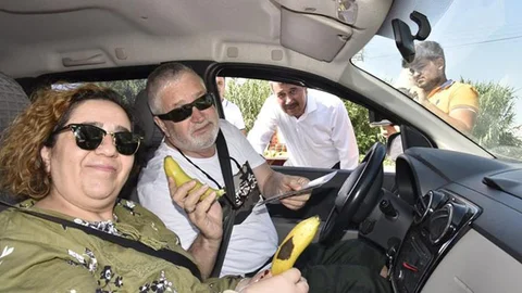 Mersin'in Anamur İlçesinde, D-400 Karayolunda Seyreden Araçlar Durdurularak Muz İkramı Yapıldı