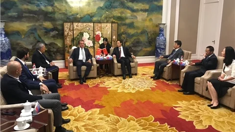 Mersin Büyükşehir Belediye Başkanı Vahap Seçer Çin’den Yatırıma Çağırdı