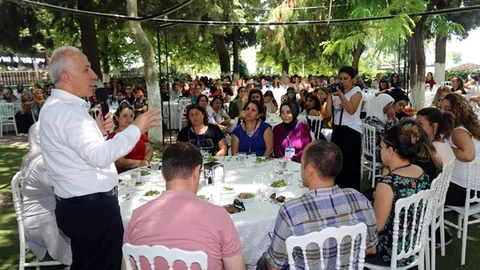 Akdeniz Belediye Başkanı Gültak, Hafta Sonu Mahalleleri Ziyaret Etti; Vatandaşlar, Muhtarlar ve Esnaflarla Bir Araya Geldi