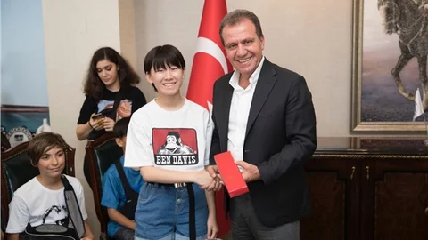Seçer’den Yabancı Öğrencilere: "Mersin Aşık Olunacak Bir Şehir"
