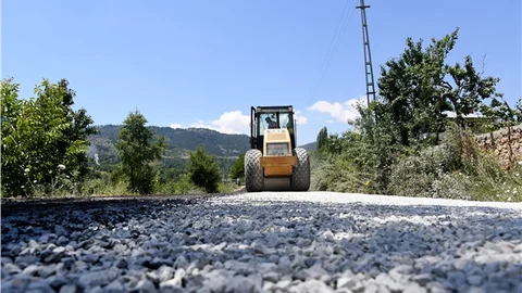 Arslanköy’ün 2 Yıldır Bekleyen Asfalt Sorunu Çözüldü