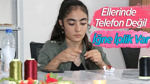 Ellerine Telefon Yerine İğne İplik Alıyorlar