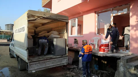 Mezitli Belediyesi Yardımseverle İhtiyaç Sahibi Arasında Köprü Oluyor